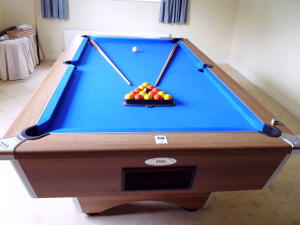 DPT-Elite-pool-table-Walnut-Blue.jpg