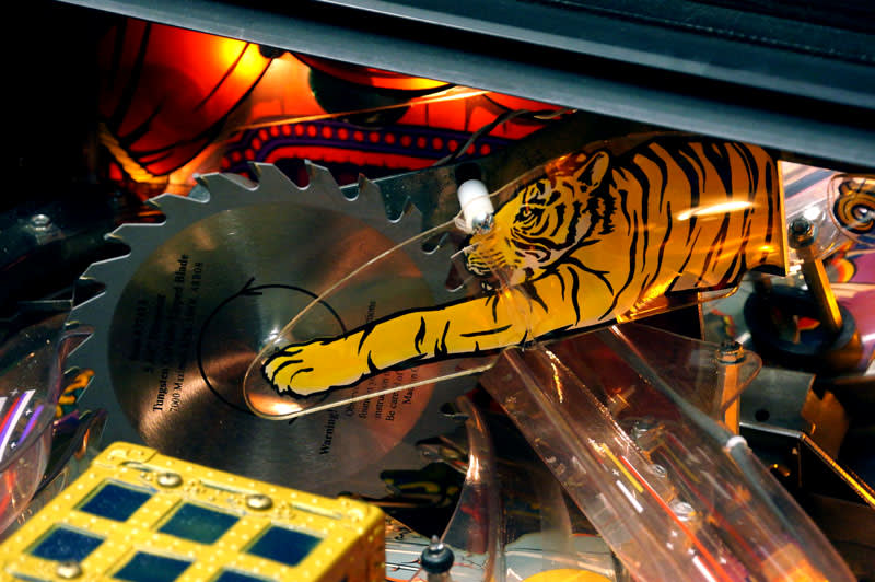 Theatre of Magic Pinball Machine - Tiger Saw