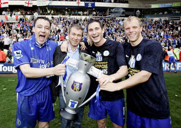 roman-with-the-players.jpg