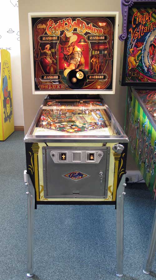 Eight Ball Deluxe Pinball Machine in Full