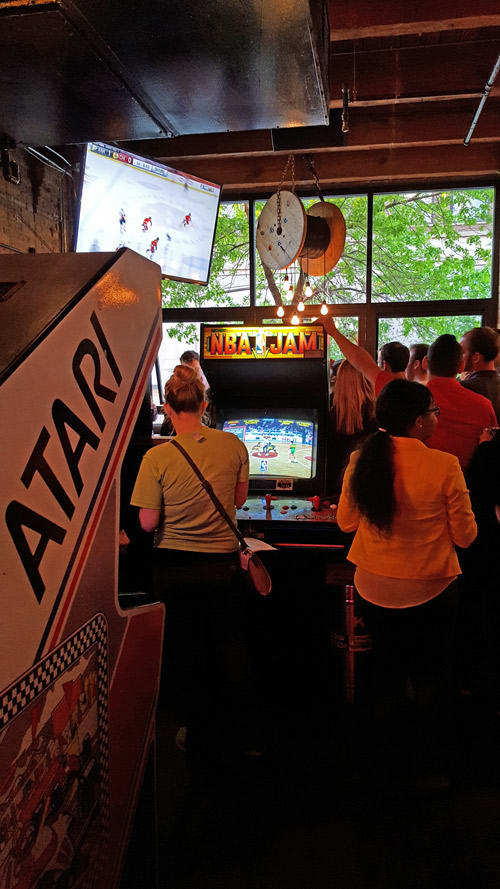 headquarters-2-barcade-arcade-machine-ice-hockey.jpg