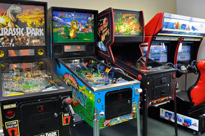 No Good Gofers Pinball Machine - Full Machine in Showroom