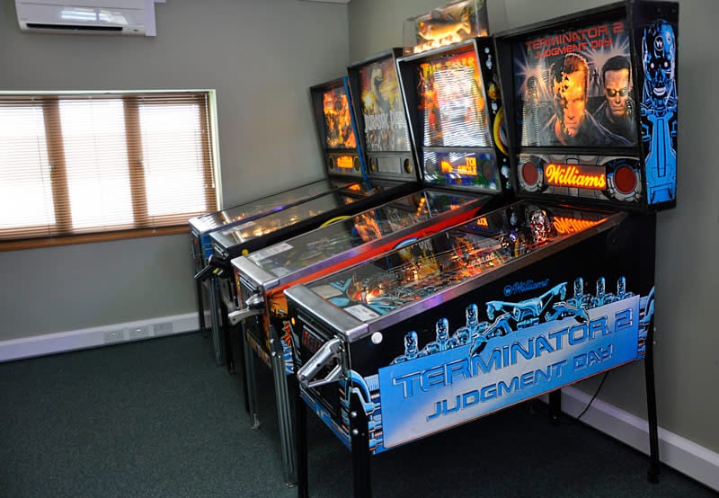 Terminator 2 Pinball Machine by Williams - The Pinball Gameroom