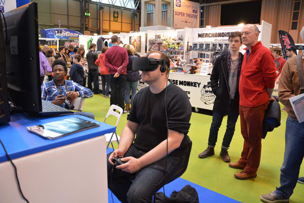 dave-using-virtual-reality-headset-at-gadget-show.jpg