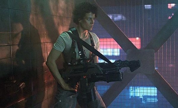 sigourney-weaver-alien-pinball-machine-film-gun.jpg