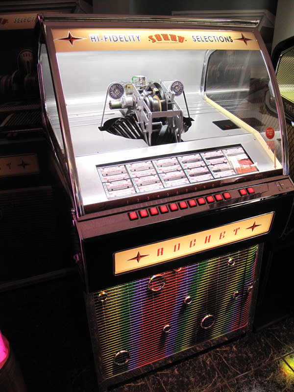 sound-leisure-vinyl-jukebox-three-quarter-view.jpg