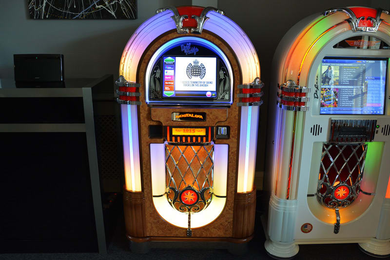 Sound Leisure 1015 Digital Jukebox - in Showroom