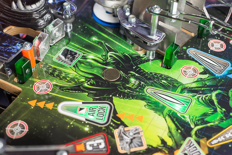 Alien Pinball Machine - Xenomorph Magnet