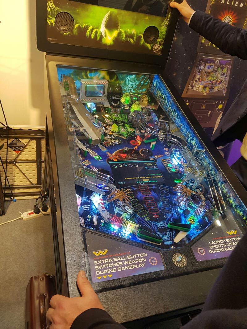 Heighway pinball - Alien Pinball Machine