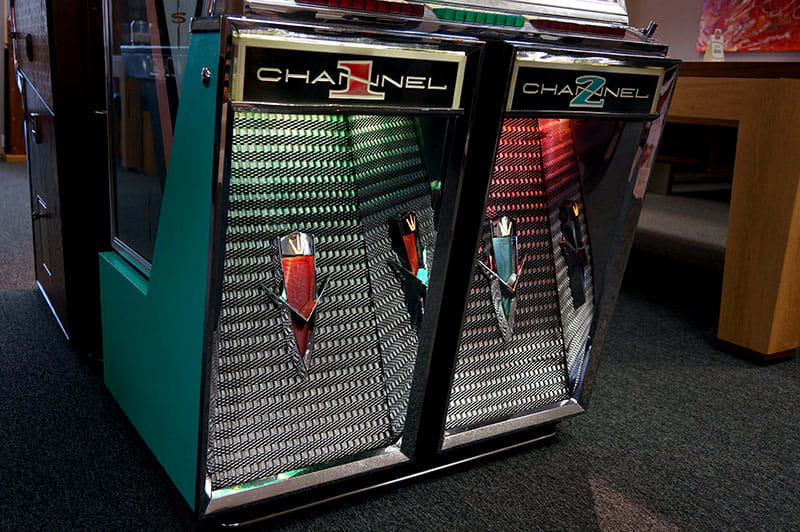 Seeburg 222 Vinyl Jukebox - Grille