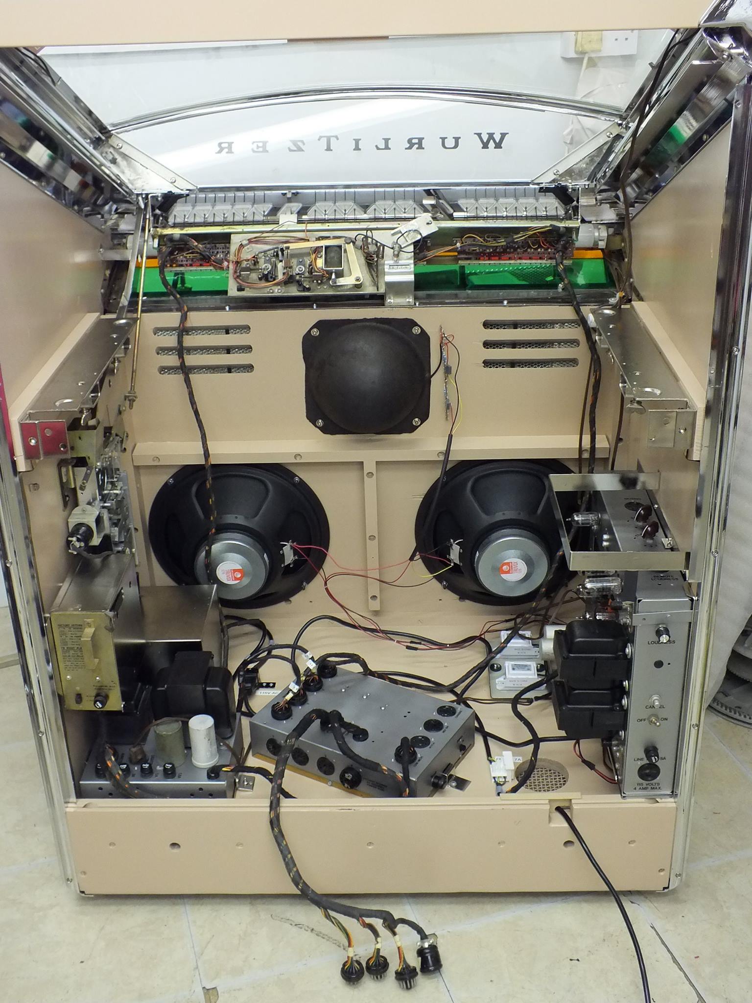 Wurlitzer 2500 Vinyl Jukebox - Speakers Restoration
