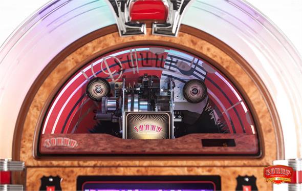 Sound Leisure SL45 Vinyl Jukebox: Light Oak Finish
