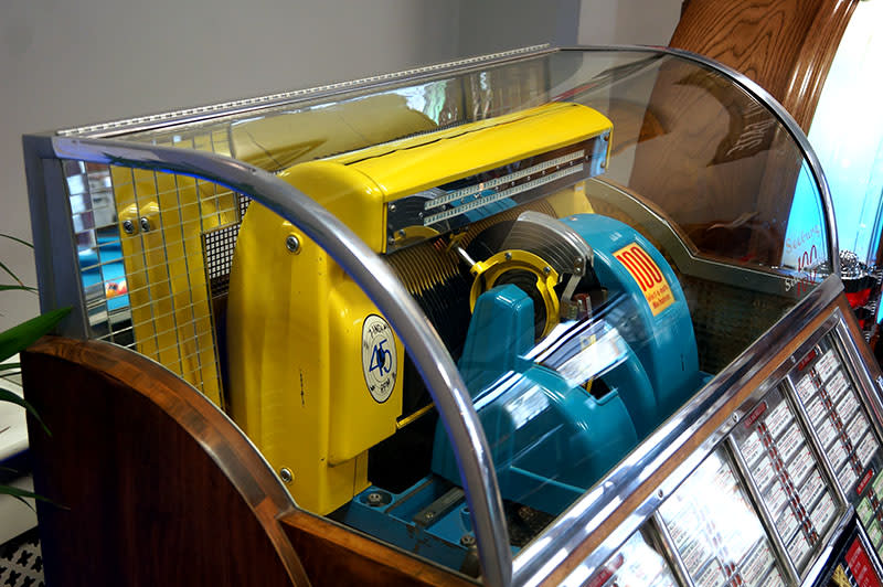 Seeburg Select-o-Matic 100 Vinyl Jukebox - Player Mechanism