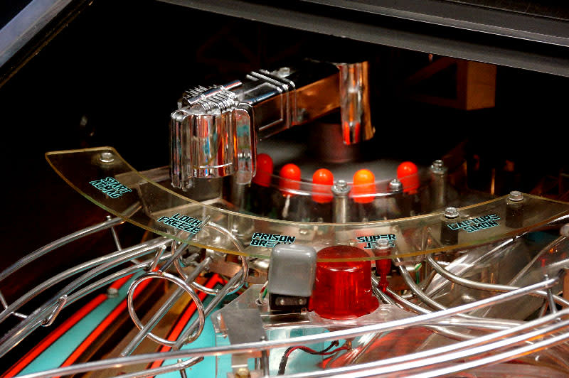 Demolition Man Pinball Machine - Cryo Claw