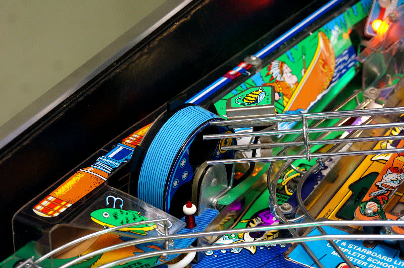 Fish Tales Pinball Machine - Fishing Reel Lock