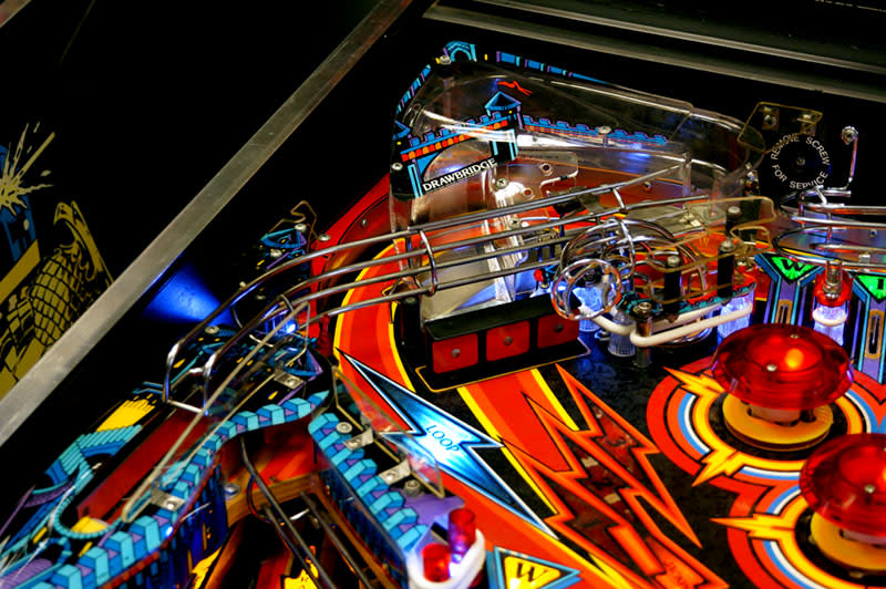 black-knight-2000-pinball-machine-drawbridge-lock.jpg