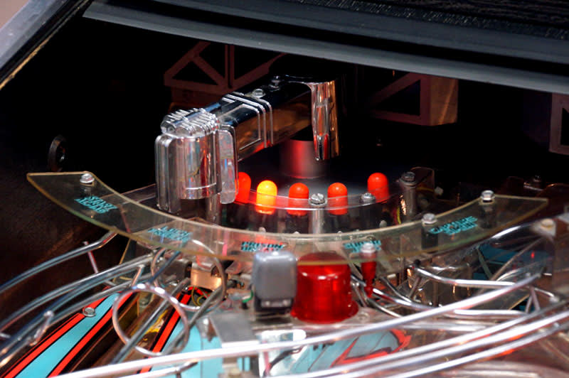 Demolition Man Pinball Machine - Cryo-Claw
