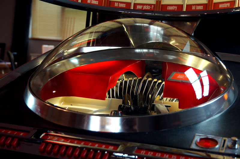 ami-continental-2-vinyl-jukebox-dome-dark.jpg