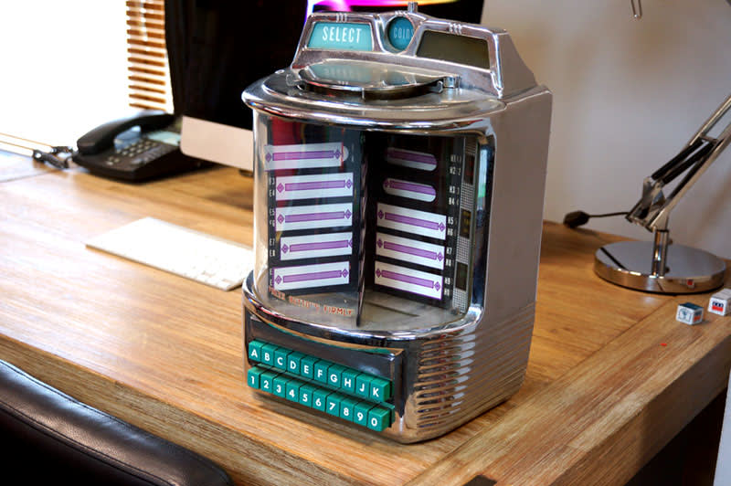 wurlitzer-1900-centennial-vinyl-jukebox-wall-unit.jpg