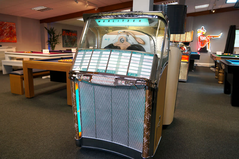 wurlitzer-1900-centennial-vinyl-jukebox.jpg
