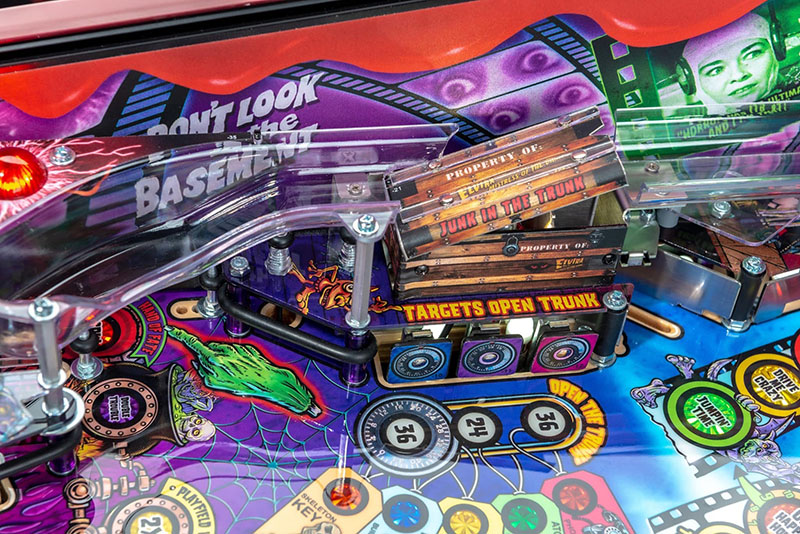 Elvira's House of Horrors Pinball Machine Limited Edition - Junk in the Trunk (Open)