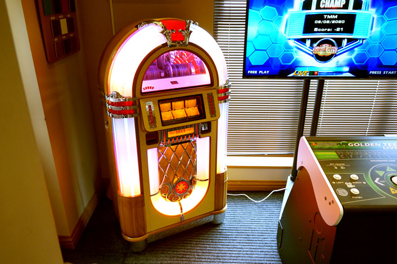 Sound Leisure SL15 CD Jukebox - In Showroom