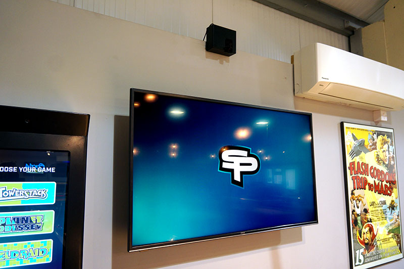 Shufflepucks Smart Shuffleboard System - Screen And Camera