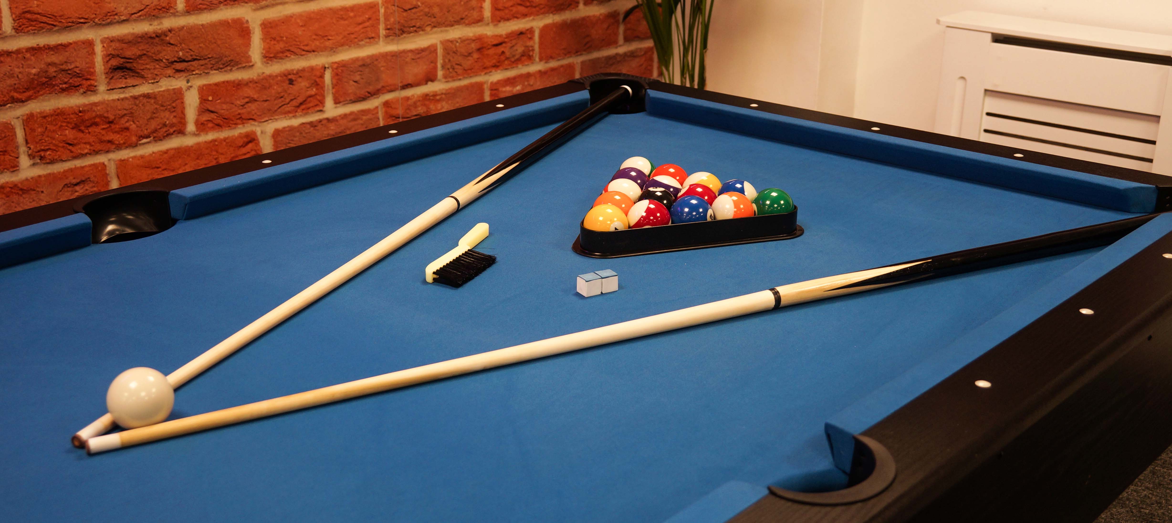 signature-douglas-wood-bed-american-pool-table-accessories-crop.jpg