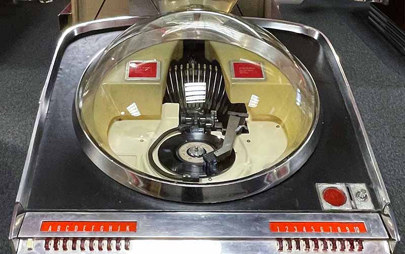 ami-continental-2-100-selection-vintage-jukebox-body-image-2.jpg