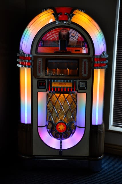 Sound Leisure 1015 Jukebox Showroom Orange